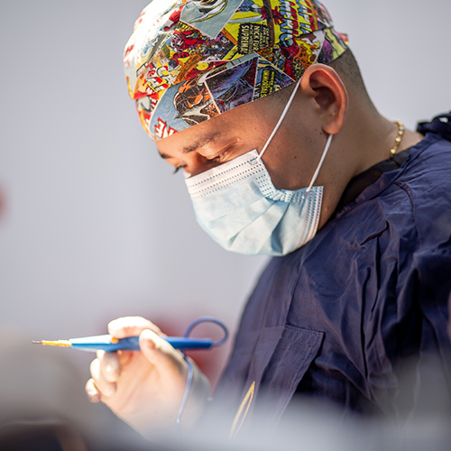 Dr Neifer Figueroa, Cirujano Plástico